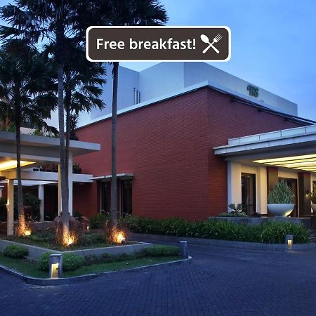 Hotel Santika Premiere Malang Buitenkant foto